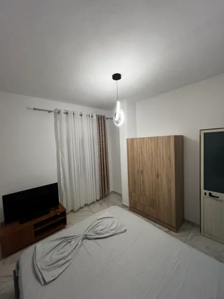 Tirane, jepet me qera shtepi 2+1 Kati 0, 71 m² 400 € (Siri Kodra - Jashar Erebara prane frigoriferit.)