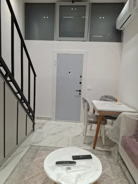 Tirane, jepet me qera apartament duplex Dublex Kati 0, 35 m² 400 € (Rruga Loni Ligori)
