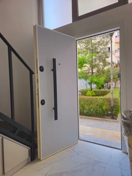 Tirane, jepet me qera apartament duplex Dublex Kati 0, 35 m² 400 € (Rruga Loni Ligori)