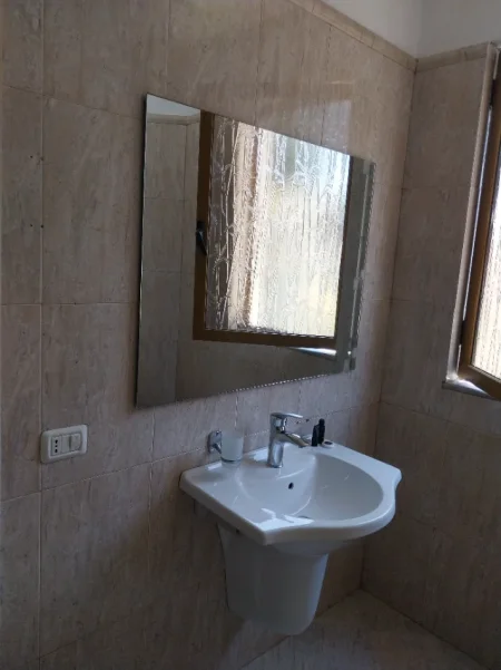 Durres, shes aksesore OKAZION. SHITEN 30 SETE PORCELANI PËR TUALETE. ( LAVAMAN, WC,BIDE, PASQYRË, KABIN DUSHI XHAM GOLEM - DURRËS/KAVAJË.