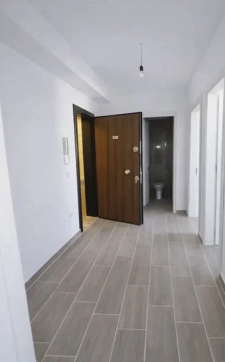 Tirane, jepet me qera apartament 2+1 Kati 2, 94 m² 400 € (rruga 5 maji)