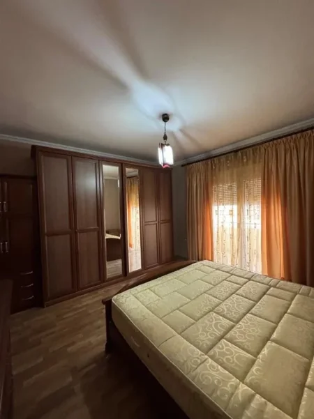 Tirane, jepet me qera apartament 1+1 Kati 8, 65 m² 600 € (Tirana E Re)