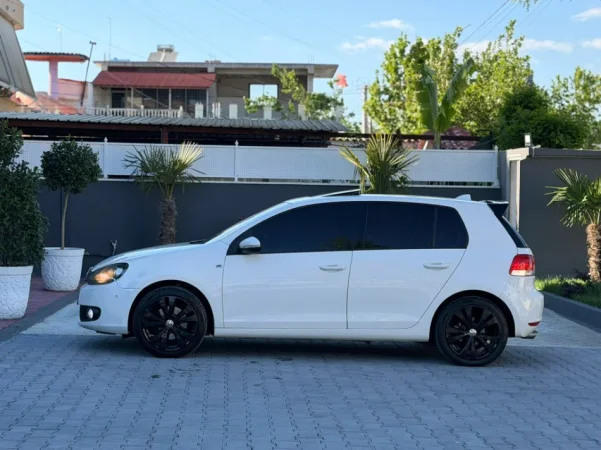 Fier, shes makine VW GOLF 6-2.0 DIESEL-AUTOMATIK-FULL OPTIONS SAPO ARDHUR-ME DOGAN- Nafte, e bardhë automatik Klima 217.000 km 6.500 €