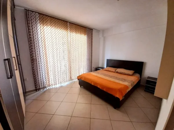 Tirane, jepet me qera apartament 1+1 Kati 3, 65 m² 390 € (Kthesa E Kamzes)