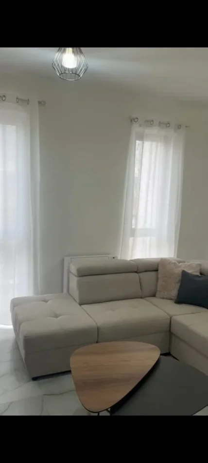 Tirane, jepet me qera apartament 1+1 Kati 4, 80 m² 550 € (Casa Italia)