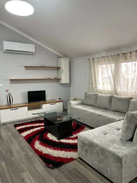 Tirane, jepet me qera apartament 2+1+Aneks+Ballkon Kati 3, 85 m² 440 € (Qytet Studenti plus parkim)
