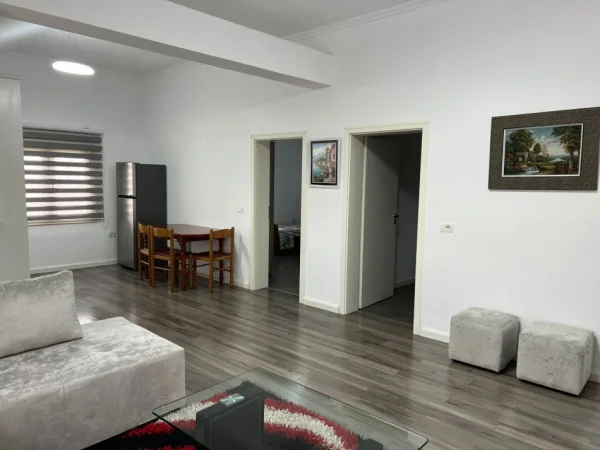 Tirane, jepet me qera apartament 2+1+Aneks+Ballkon Kati 3, 85 m² 440 € (Qytet Studenti plus parkim)