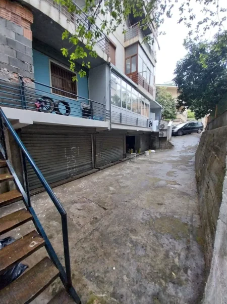 Tirane, jepet me qera garazh | post parkimi Kati -1, 70 m² 250 € (Abdyl Pajo)
