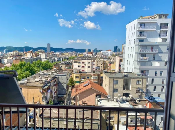 Tirane, jepet me qera apartament 1+1+Ballkon Kati 6, 55 m² 500 € (Rruga Xhanfize Keko, pallati ku ndodhet Supermarketi Spar ne Xhamllik)