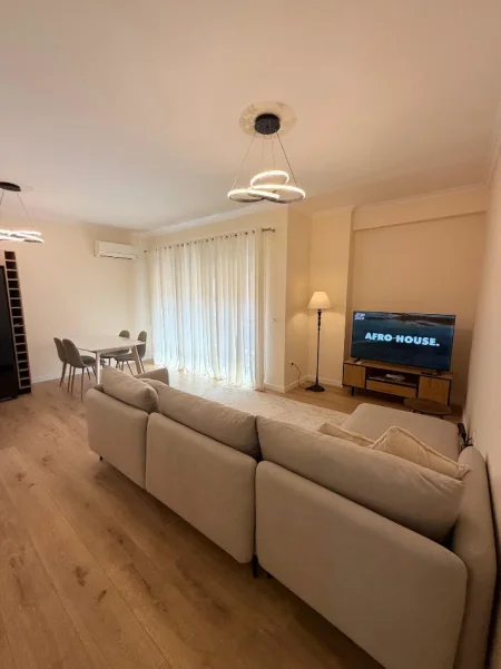 Tirane, jepet me qera apartament 2+1 , 90 m² 1.000 € (Kompleksi Delijorgji)