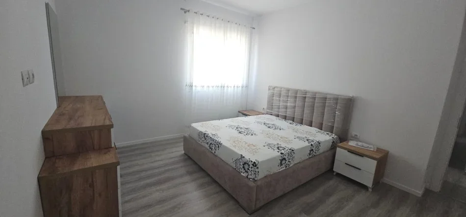 Tirane, jepet me qera apartament 2+1, ne Paskuqan,Kati 2, 121 m² 450 €