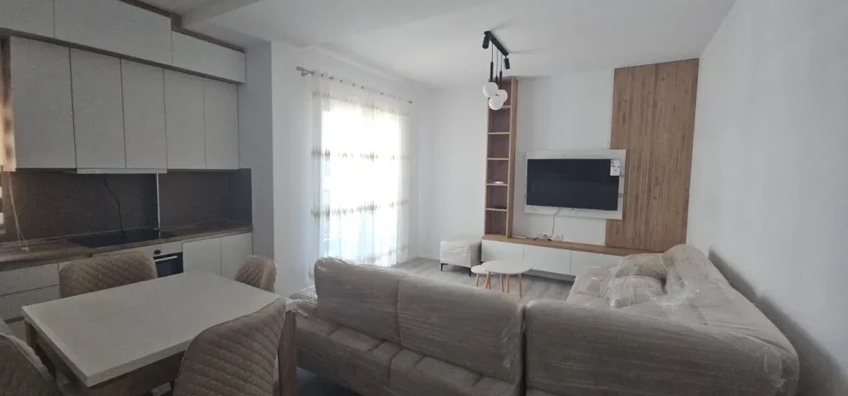 Tirane, jepet me qera apartament 2+1, ne Paskuqan,Kati 2, 121 m² 450 €