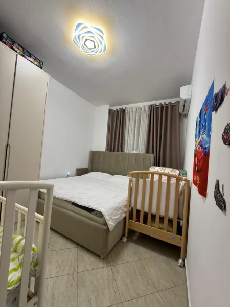 Tirane, shitet apartament 1+1 , 56 m² 102.000 € (Kombinat)