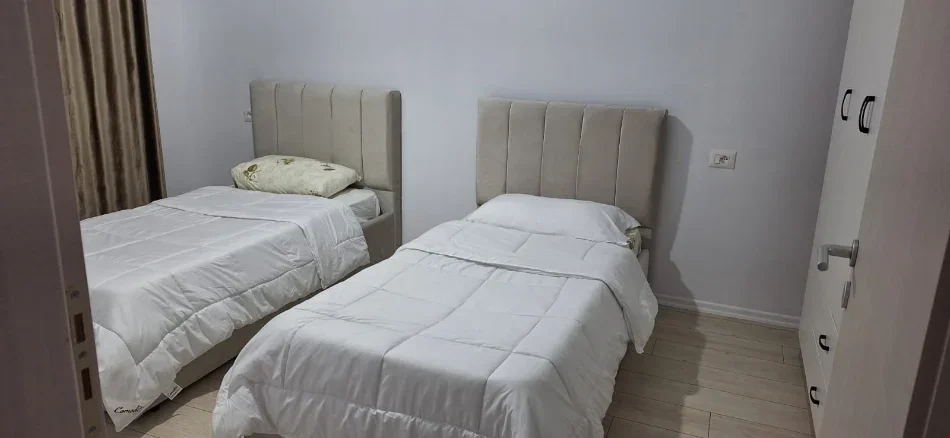 Tirane, jepet me qera apartament 2+1+Ballkon , 100 m² 650 € (Prane Green City, Tirane)