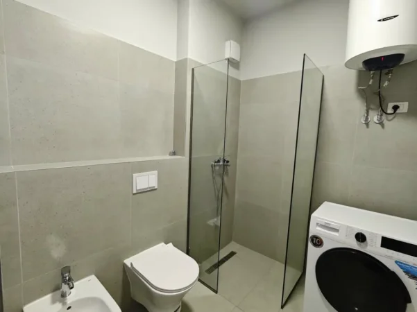 Tirane, jepet me qera apartament 1+1 Kati 8, 70 m² 550 € (Asl 2 tek Ish Venue Club)