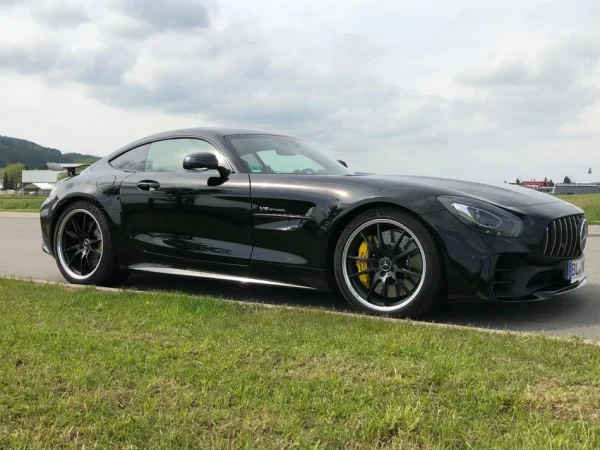 Tirane, shitet makine Mercedes AMG -GTR Benzin, e zeze automatik Klima 25.000 km 160.000 €