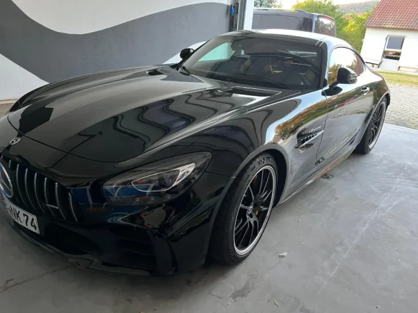 Tirane, shitet makine Mercedes AMG -GTR Benzin, e zeze automatik Klima 25.000 km 160.000 €