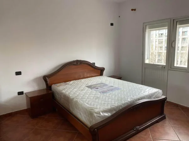 Tirane, jepet me qera apartament 3+1 Kati 5, 110 m² 550 € (Perballe Ministris se Jashtme)