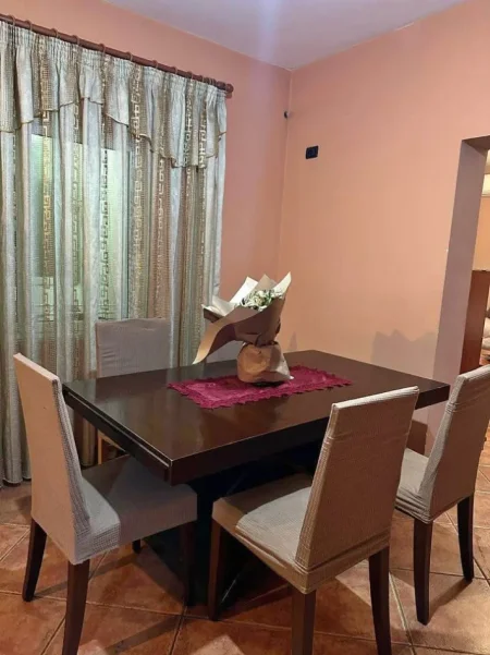 Tirane, jepet me qera apartament 3+1 Kati 5, 110 m² 550 € (Perballe Ministris se Jashtme)