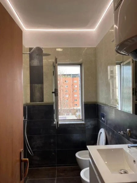 Tirane, jepet me qera apartament 3+1 Kati 5, 110 m² 550 € (Perballe Ministris se Jashtme)