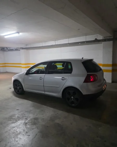 Tirane, shitet makine VW Golf 5 Nafte, gri metalizato automatik Kondicioner 244.000 km 4.400 €