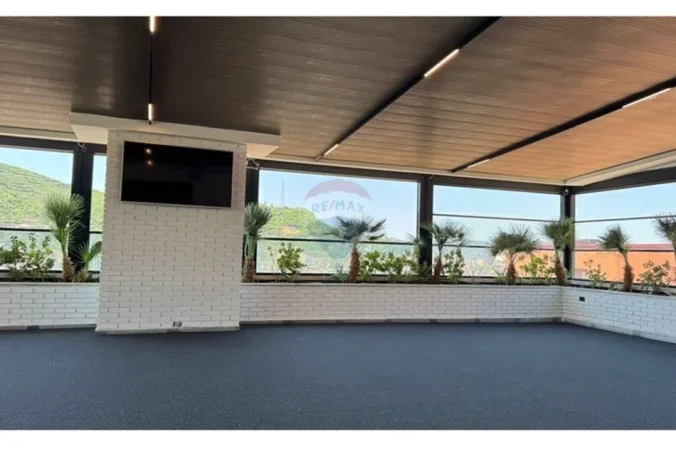 Tirane, jepet me qera , 328 m² 10.000 € 