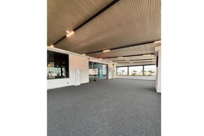 Tirane, jepet me qera , 328 m² 10.000 € 