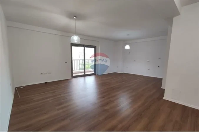 Tirane, jepet me qera , 108 m² 651 € 