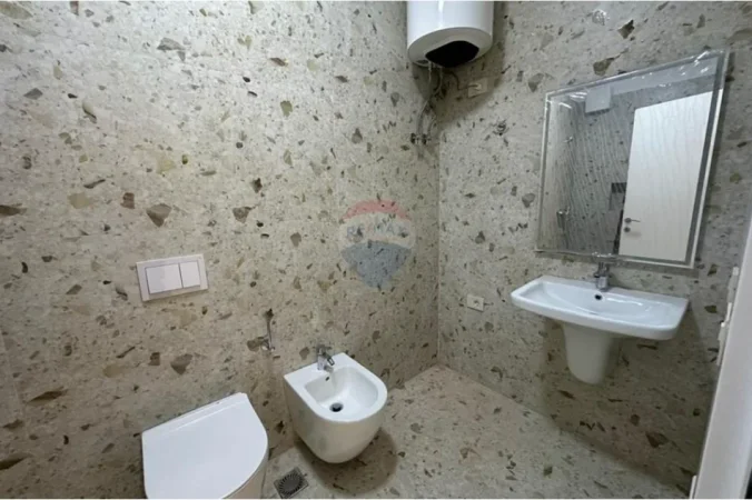 Tirane, jepet me qera , 600 € 