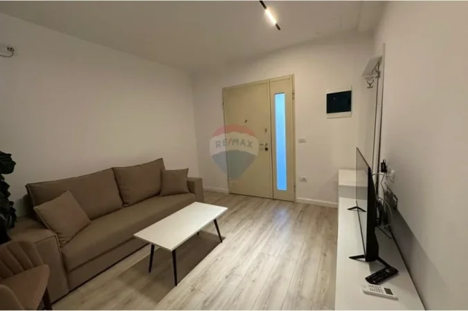 Tirane, jepet me qera apartament , 50 m² 600 € 
