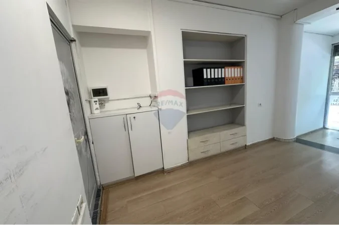 Tirane, jepet me qera , 37 m² 1.100 € 