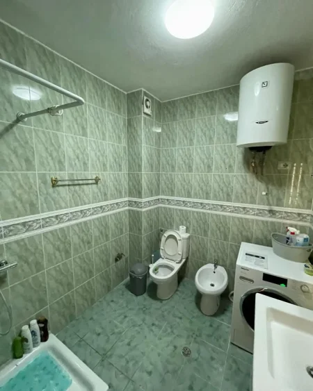 Tirane, jepet me qera apartament 1+1+Aneks+Ballkon Kati 8, 75 m² 700 € (Myslym Shyri)