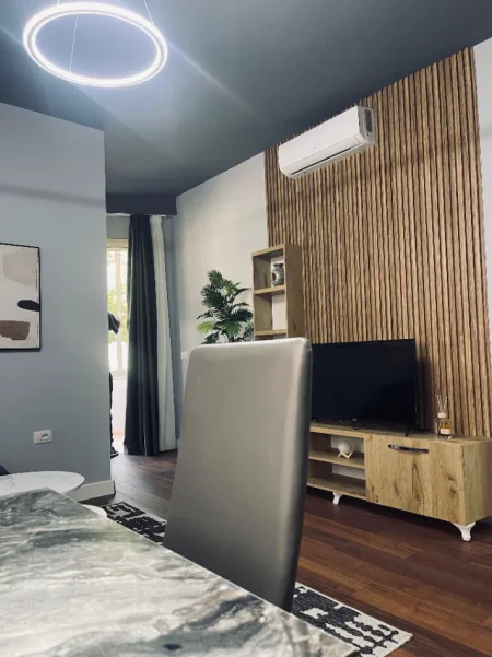 Tirane, jepet me qera apartament 2+1 Kati 1, 100 m² 650 € (Kopshti Botanik)