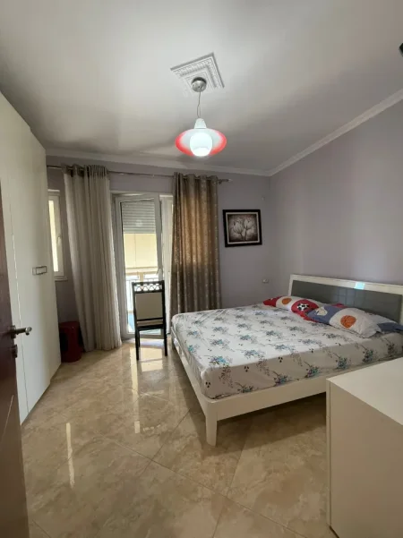 Tirane, jepet me qera apartament 2+1+Aneks+Ballkon Kati 5, 100 m² 650 €