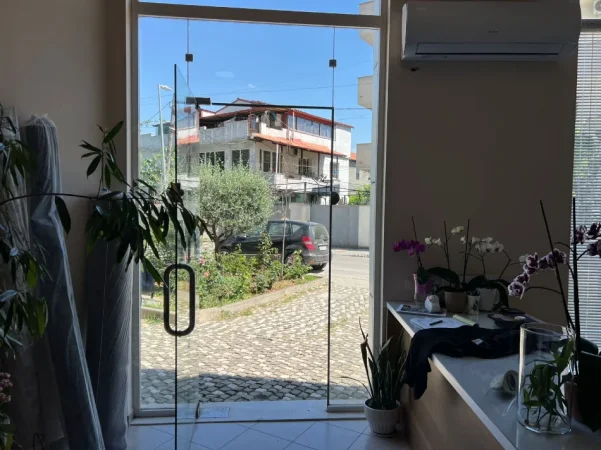 Tirane, shitet dyqan , 64 m² 50.000 € (Siri Kodra)