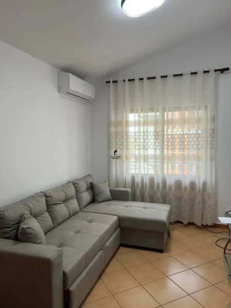 Tirane, jepet me qera apartament 3+1 Kati 4, 85 m² 550 € (SLITE)