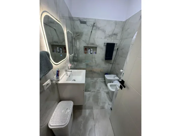 Tirane, shitet apartament 2+1 Kati 1, 66 m² 125.000 € (Fresk)
