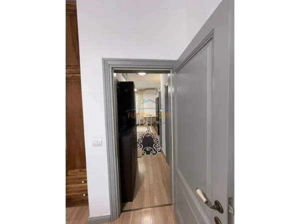 Tirane, jepet me qera apartament 2+1 , 82 m² 700 € (Rruga e Durresit)