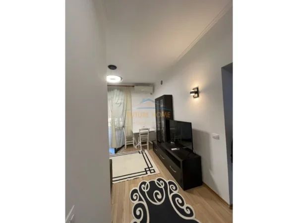 Tirane, jepet me qera apartament 2+1 , 82 m² 700 € (Rruga e Durresit)
