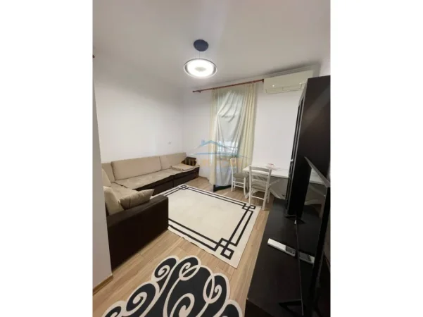 Tirane, jepet me qera apartament 2+1 , 82 m² 700 € (Rruga e Durresit)
