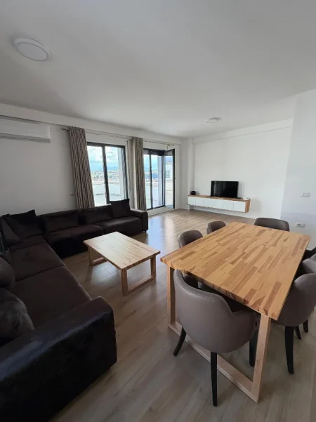 Tirane, shitet apartament 2+1+Ballkon Kati 6, 165 m² 289.200 € (Rezidenca Erli Porcelan)