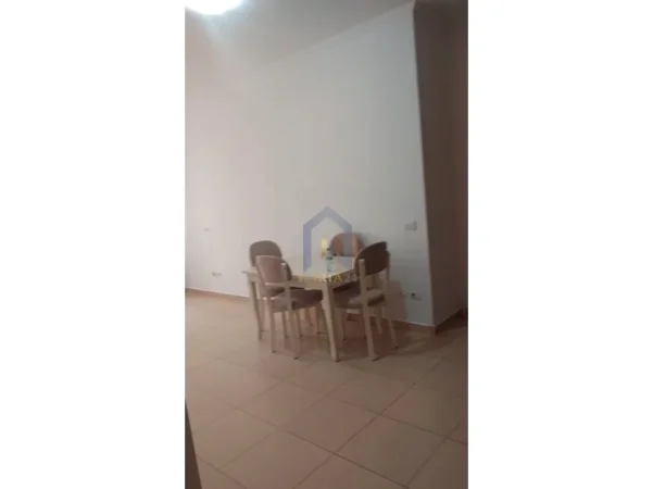 Tirane, jap me qera apartament 2+1+Ballkon Kati 3, 120 m² 600 € (Apartament 2+1 me qira tek Selvia)