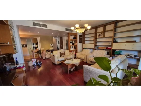 Tirane, jepet me qera apartament 3+1+Aneks+Ballkon Kati 3, 170 m² 1.500 € 
