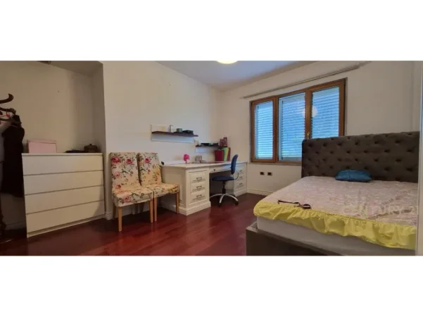 Tirane, jepet me qera apartament 3+1+Aneks+Ballkon Kati 3, 170 m² 1.500 € 