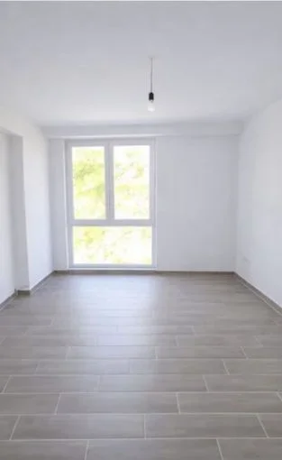Tirane, jepet me qera zyre Kati 2, 94 m² 400 € (rruga 5 maji)