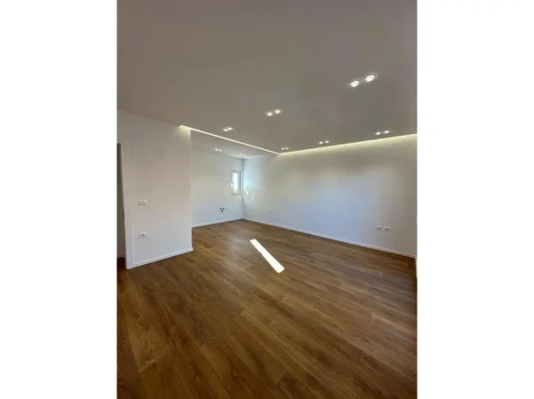 Tirane, shes apartament 2+1+Aneks+Ballkon Kati 4, 75 m² 193.000 € 