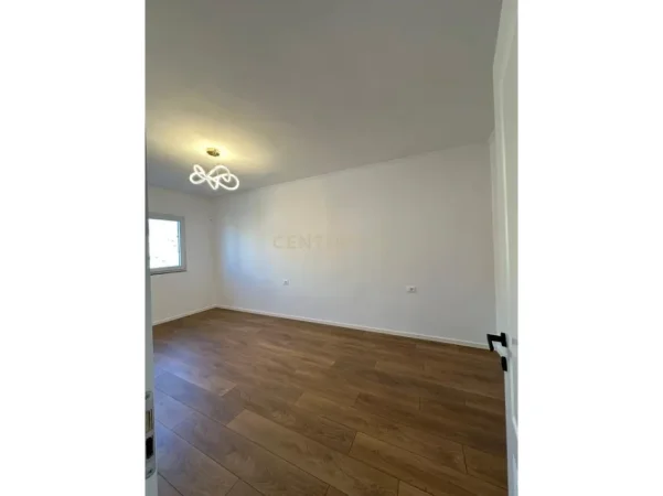 Tirane, shes apartament 2+1+Aneks+Ballkon Kati 4, 75 m² 193.000 € 