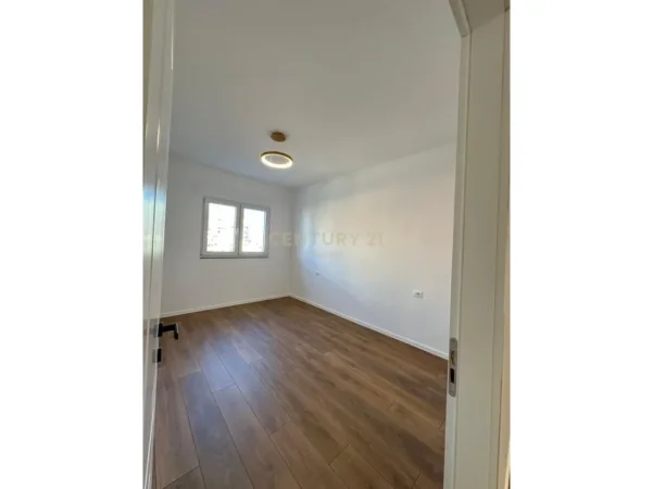 Tirane, shes apartament 2+1+Aneks+Ballkon Kati 4, 75 m² 193.000 € 