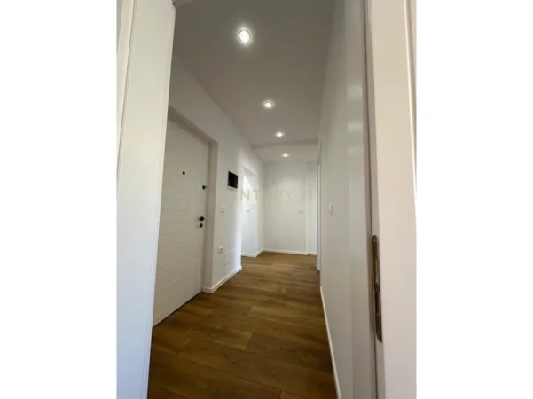 Tirane, shes apartament 2+1+Aneks+Ballkon Kati 4, 75 m² 193.000 € 