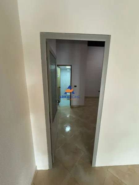 Tirane, jepet me qera ambjent biznesi Kati 0, 76 m² 315 € (Astir Tiranë)